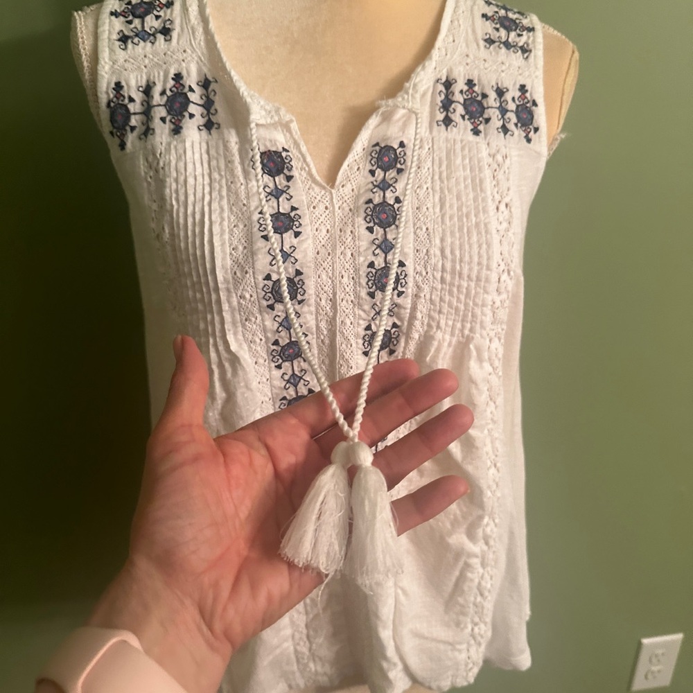 Lucky Brand Sleeveless Top - Picture 2 of 10